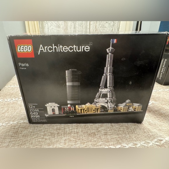 Lego Other - LEGO Architecture Paris Skyline Set with Black and Gray (Read description)